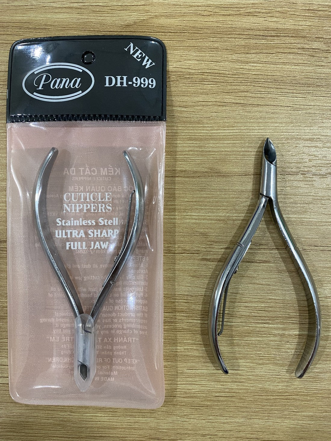 ElisNail semi-round cuticle nipper with the packaging it ships in